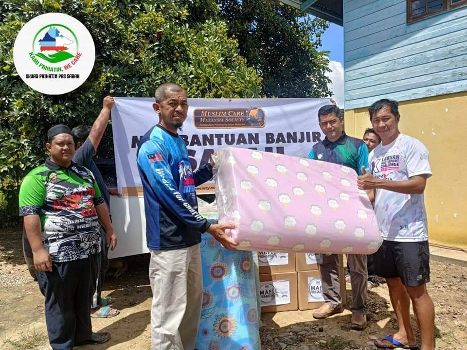 10 ADN PAS Selangor Bantu Mangsa Tragedi Putra Heights: Bantuan & Sokongan Diberikan 10 ADN PAS Selangor Bantu Mangsa Tragedi Putra Heights: Bantuan & Sokongan Diberikan