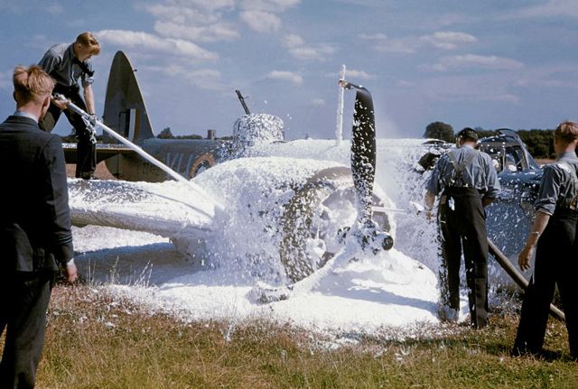 ロバート・キャパ 戦争写真展:20世紀を代表する報道写真家140点 ロバート・キャパ 戦争写真展:20世紀を代表する報道写真家140点