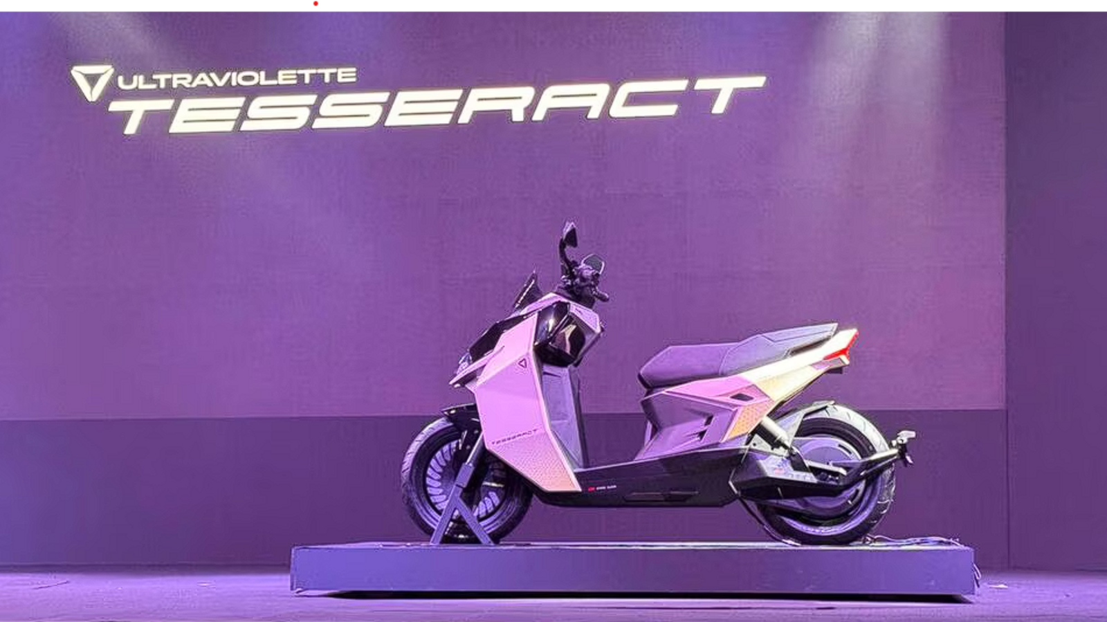 48 घंटों में 20,000 बुकिंग्स: Ultraviolette Tesseract इलेक्ट्रिक स्कूटर की लोकप्रियता में उछाल 48 घंटों में 20,000 बुकिंग्स: Ultraviolette Tesseract इलेक्ट्रिक स्कूटर की लोकप्रियता में उछाल