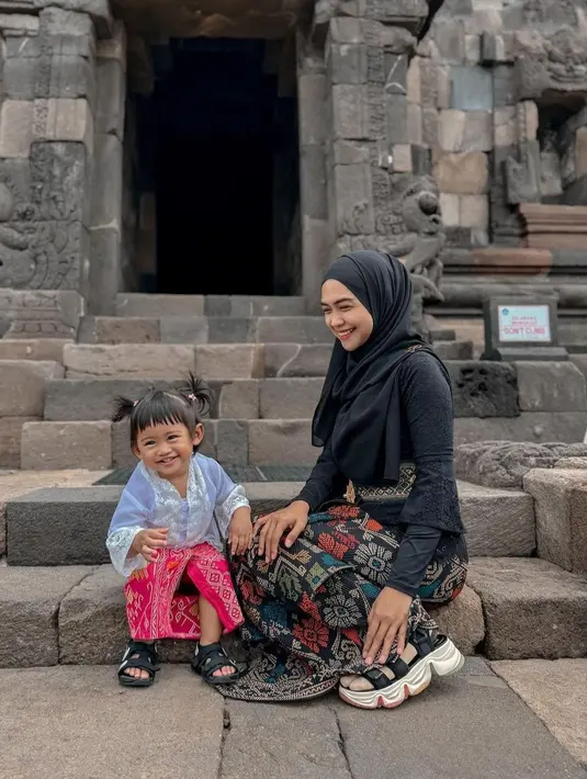 7 Potret Kebahagiaan Ria Ricis Dan Moana Saat Liburan Lebaran Di Bali Dan Sumba 7 Potret Kebahagiaan Ria Ricis Dan Moana Saat Liburan Lebaran Di Bali Dan Sumba
