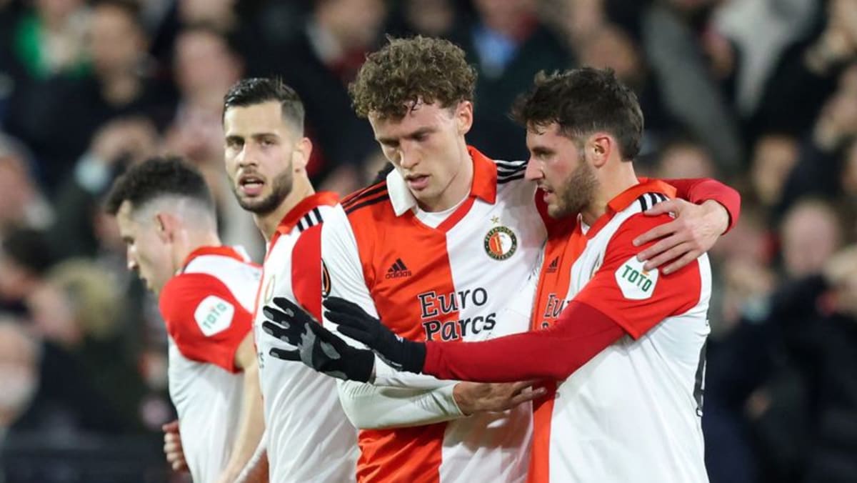 Ajax Extend Lead, Feyenoord And PSV Fight For Second Ajax Extend Lead, Feyenoord And PSV Fight For Second