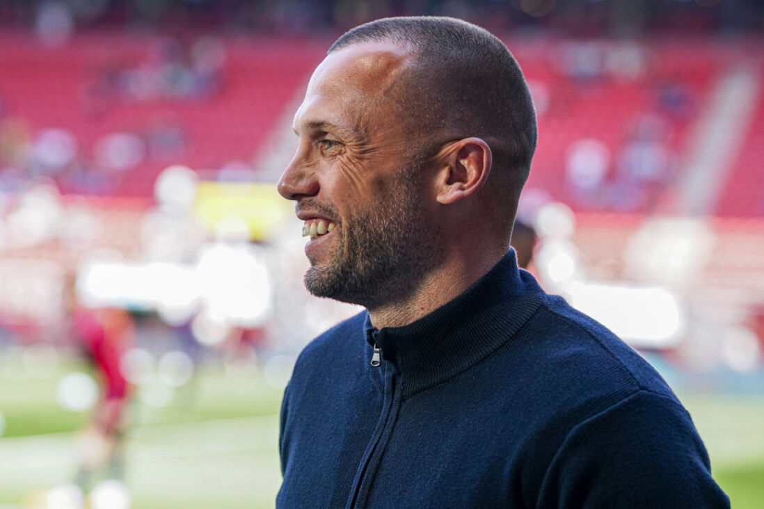 Ajax Zoekt Nieuwe Trainer: Heitinga In Pole Position Ajax Zoekt Nieuwe Trainer: Heitinga In Pole Position