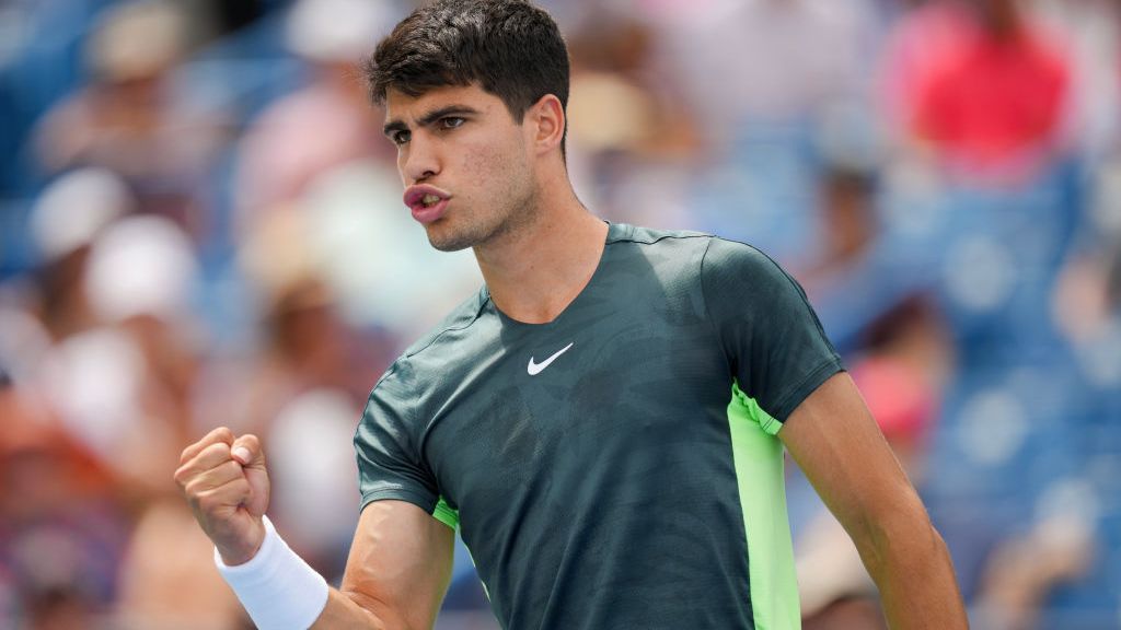 Alcaraz Triumphant In Roland Garros Debut, Swiatek Starts Strong Alcaraz Triumphant In Roland Garros Debut, Swiatek Starts Strong