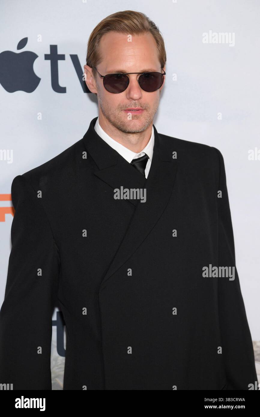 Alexander Skarsgård's Murderbot Premiere: Streaming Time Revealed Alexander Skarsgård's Murderbot Premiere: Streaming Time Revealed