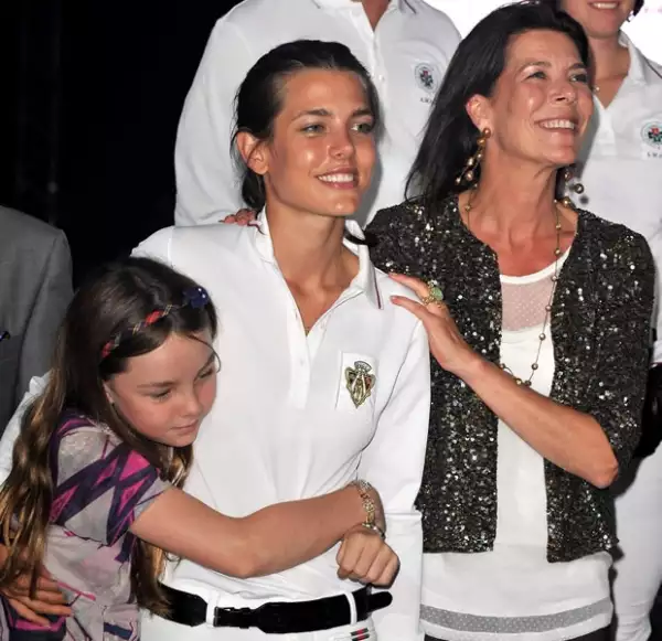 Alexandra De Hannover Y Carolina De Mónaco: Las Reinas De La Elegancia En El Baile De La Rosa 2025 Alexandra De Hannover Y Carolina De Mónaco: Las Reinas De La Elegancia En El Baile De La Rosa 2025