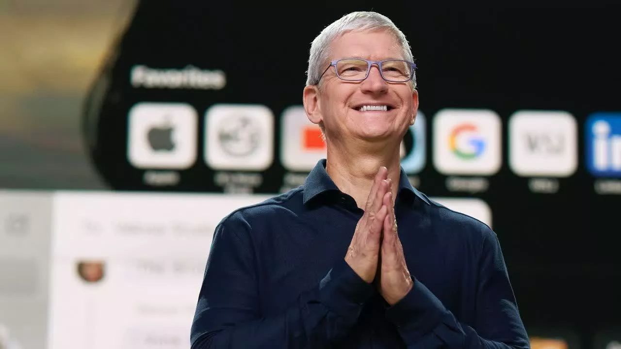 Apple CEO Tim Cook's Tumultuous Year: A Deeper Dive Apple CEO Tim Cook's Tumultuous Year: A Deeper Dive