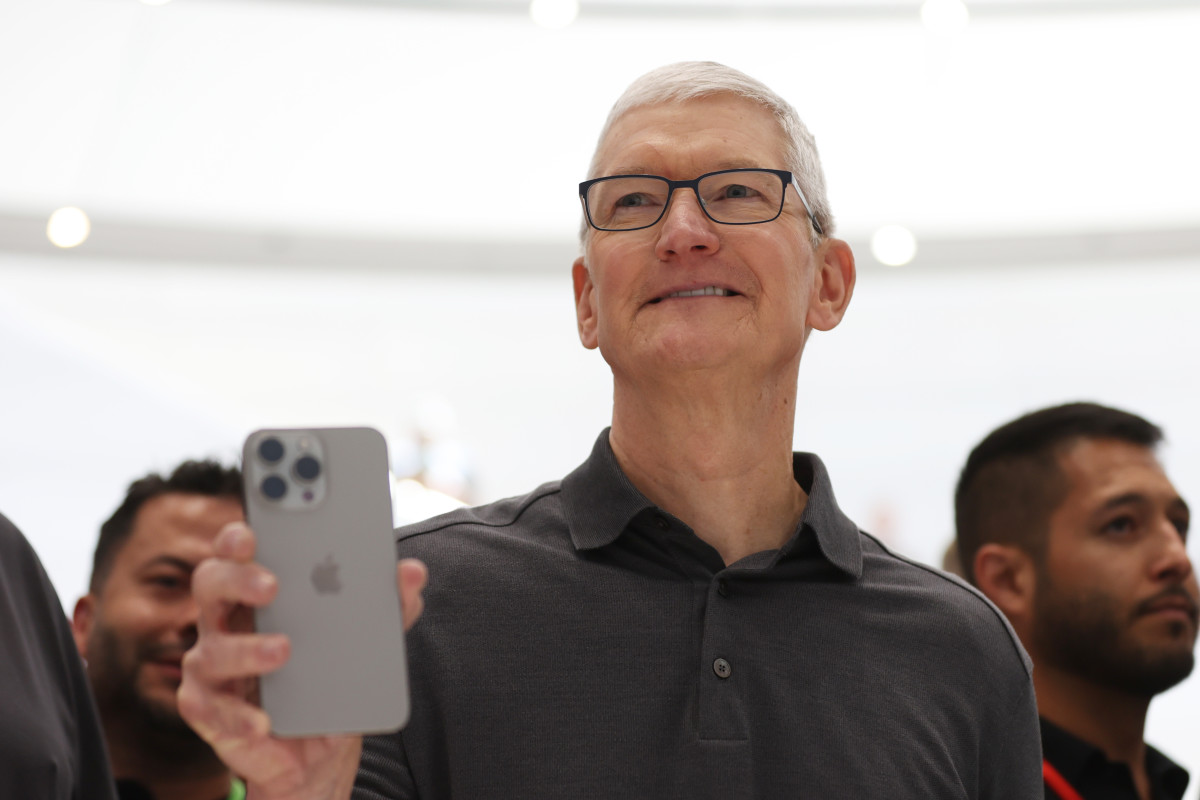 Apple Stock: Q2 Earnings Top Forecasts, IPhone Sales Lead The Way Apple Stock: Q2 Earnings Top Forecasts, IPhone Sales Lead The Way