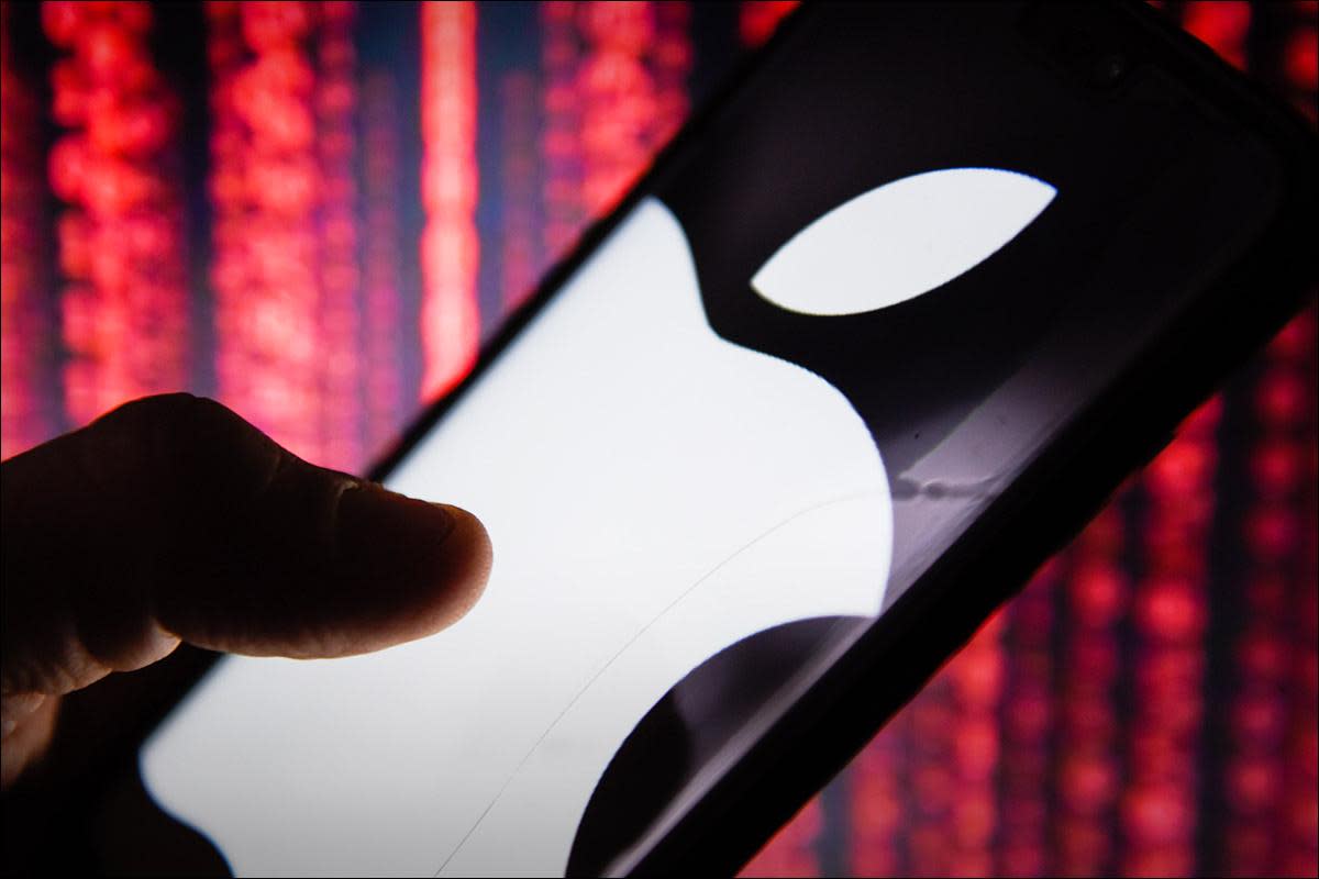 Apple Stock Suffers Setback Amidst $900 Million Tariff Projection Apple Stock Suffers Setback Amidst $900 Million Tariff Projection