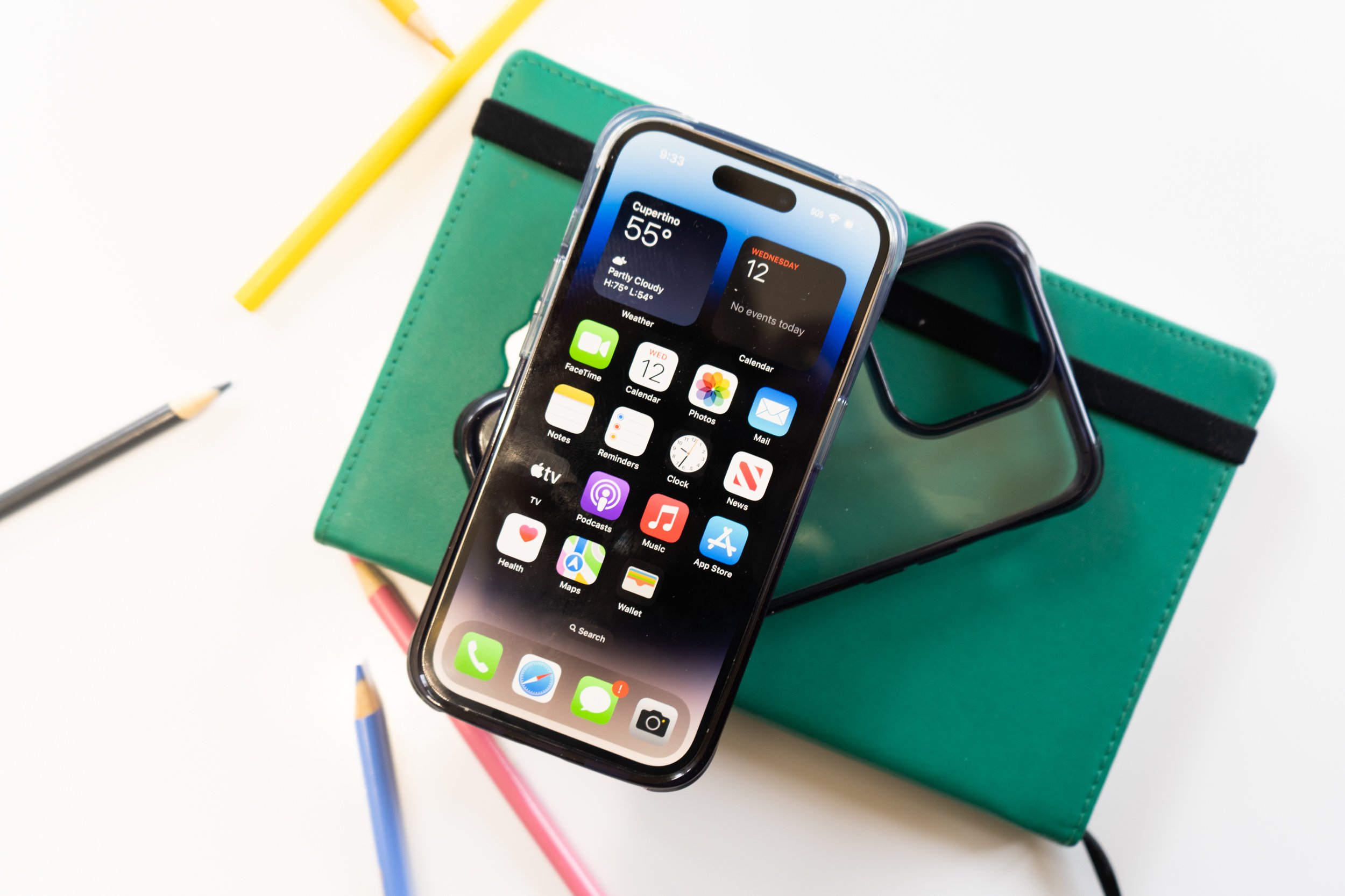Apple's AI Strategy: A Critical Analysis Apple's AI Strategy: A Critical Analysis