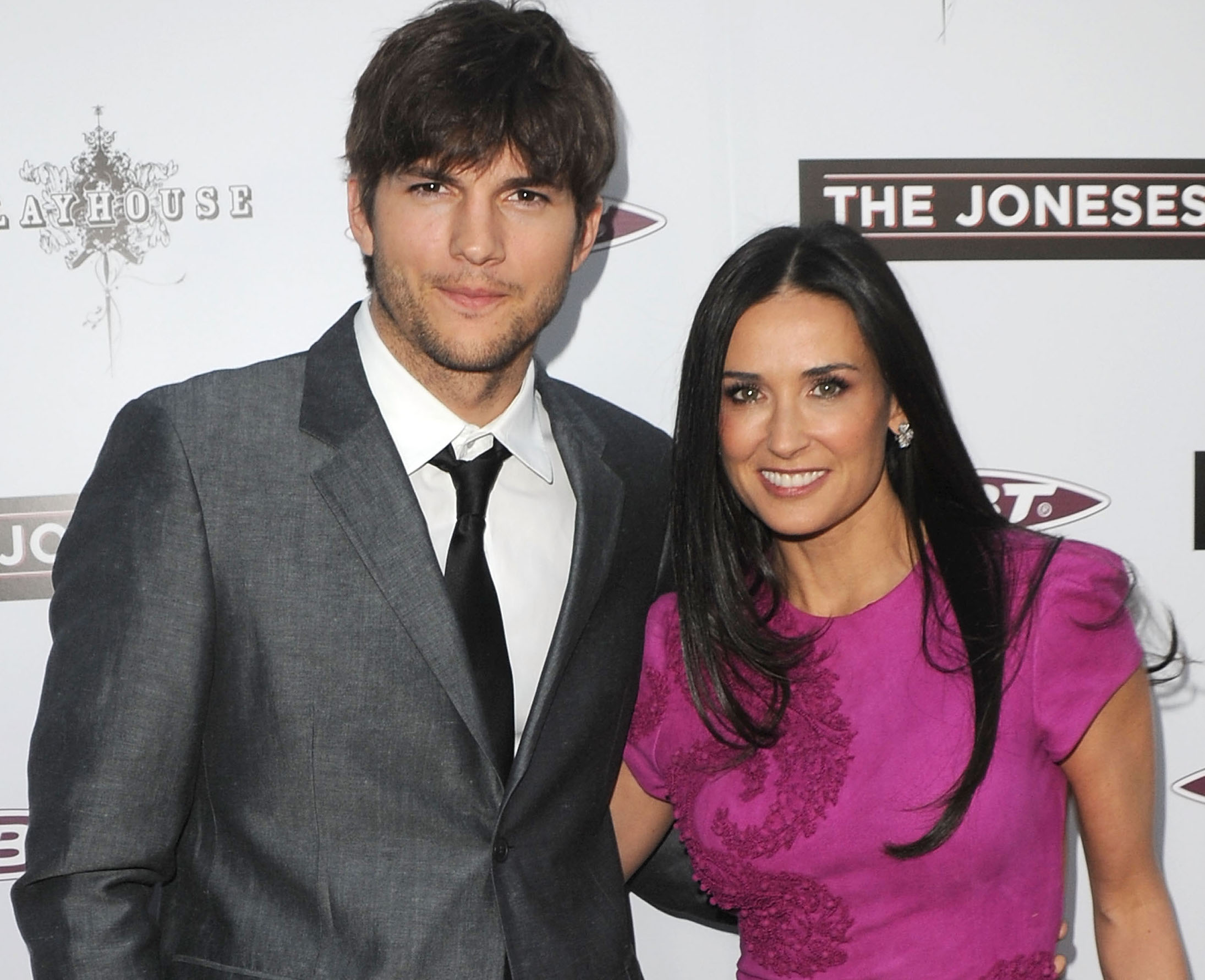 Ashton Kutcher And Demi Moore's Stepdaughter: A Cryptic Comment And Quick Retraction Ashton Kutcher And Demi Moore's Stepdaughter: A Cryptic Comment And Quick Retraction