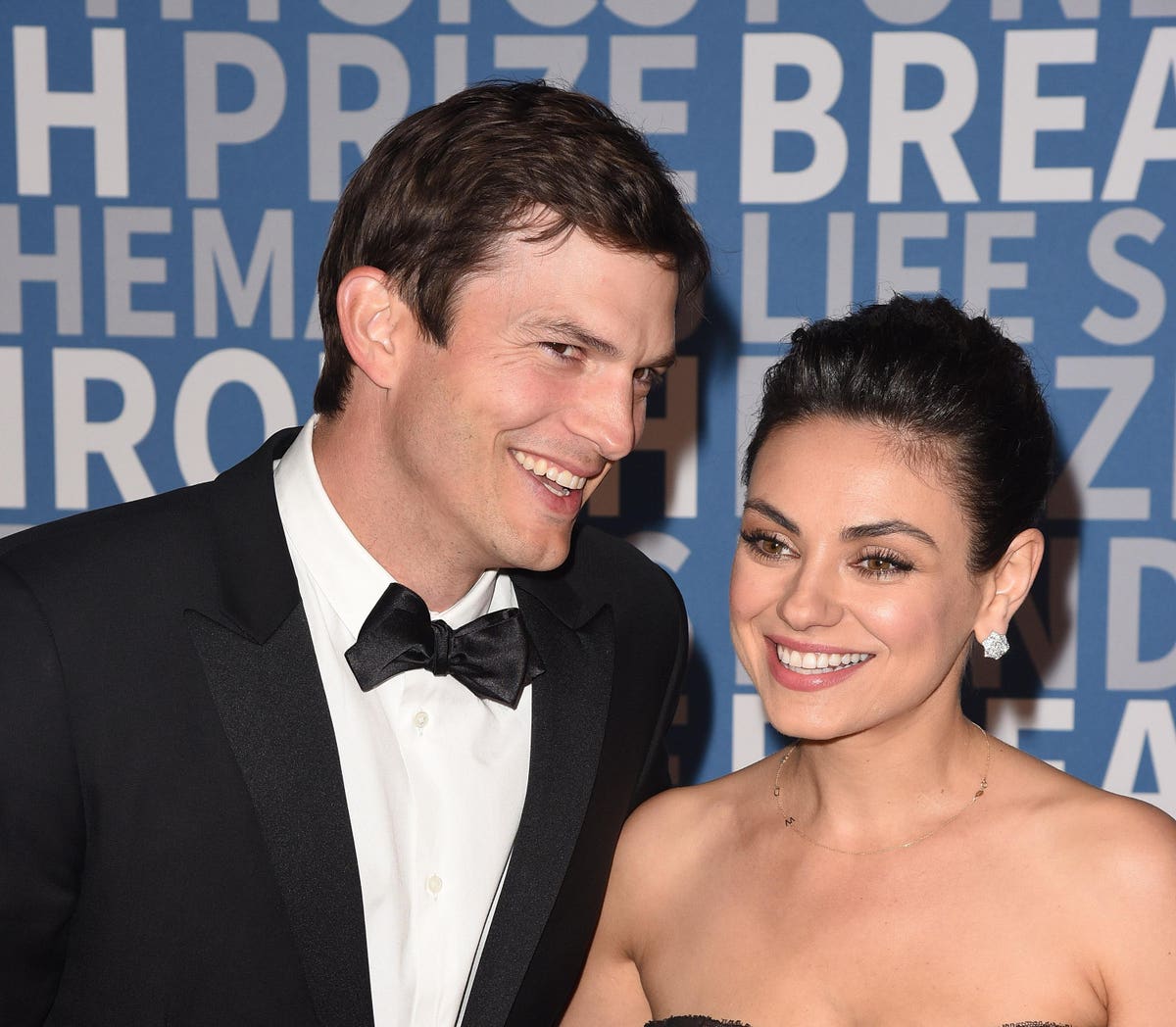 Ashton Kutcher And Mila Kunis: Beverly Hills Outing Following Venice Filming Ashton Kutcher And Mila Kunis: Beverly Hills Outing Following Venice Filming
