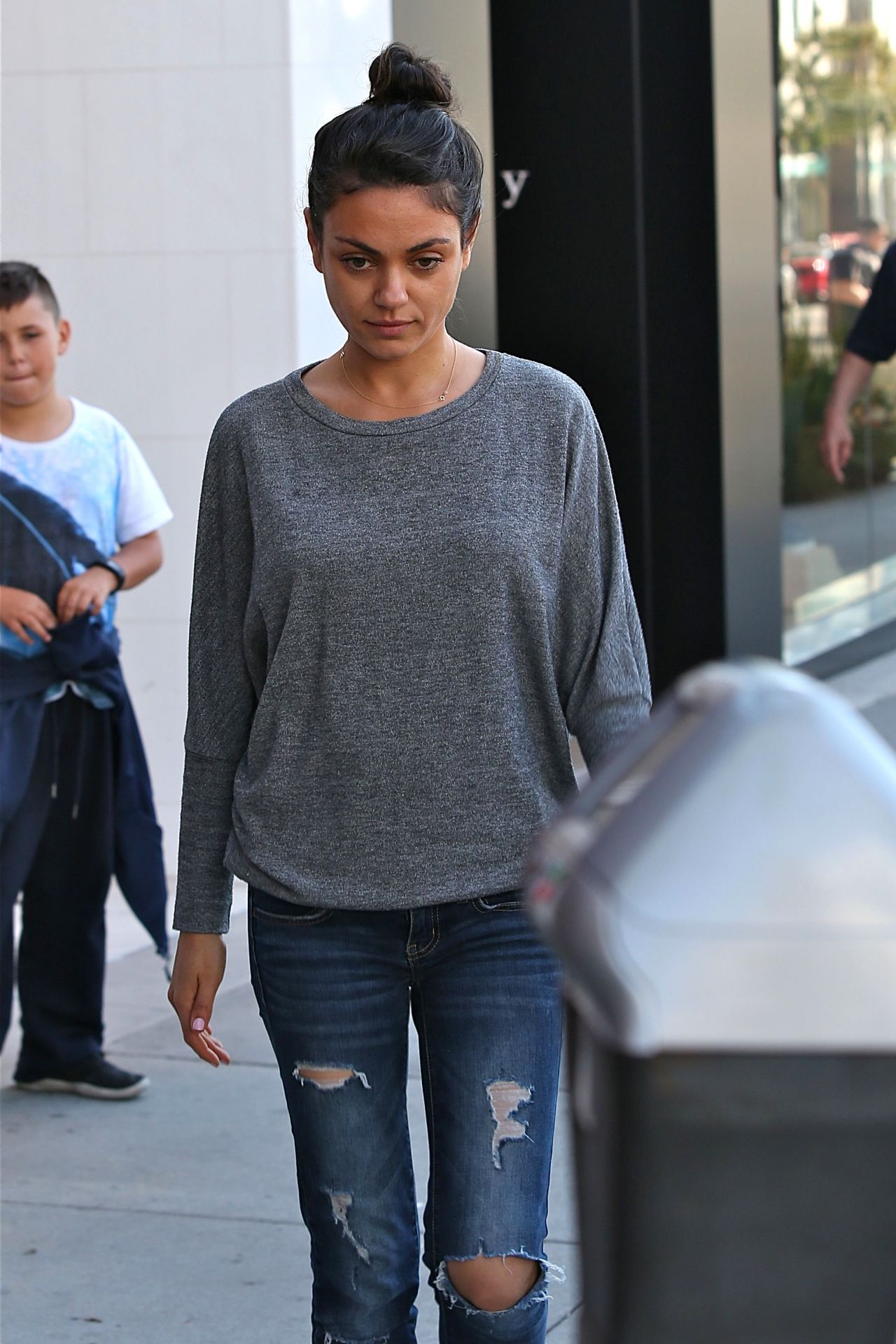 Ashton Kutcher & Mila Kunis: Couple Steps Out In Beverly Hills Following Venice Filming Ashton Kutcher & Mila Kunis: Couple Steps Out In Beverly Hills Following Venice Filming
