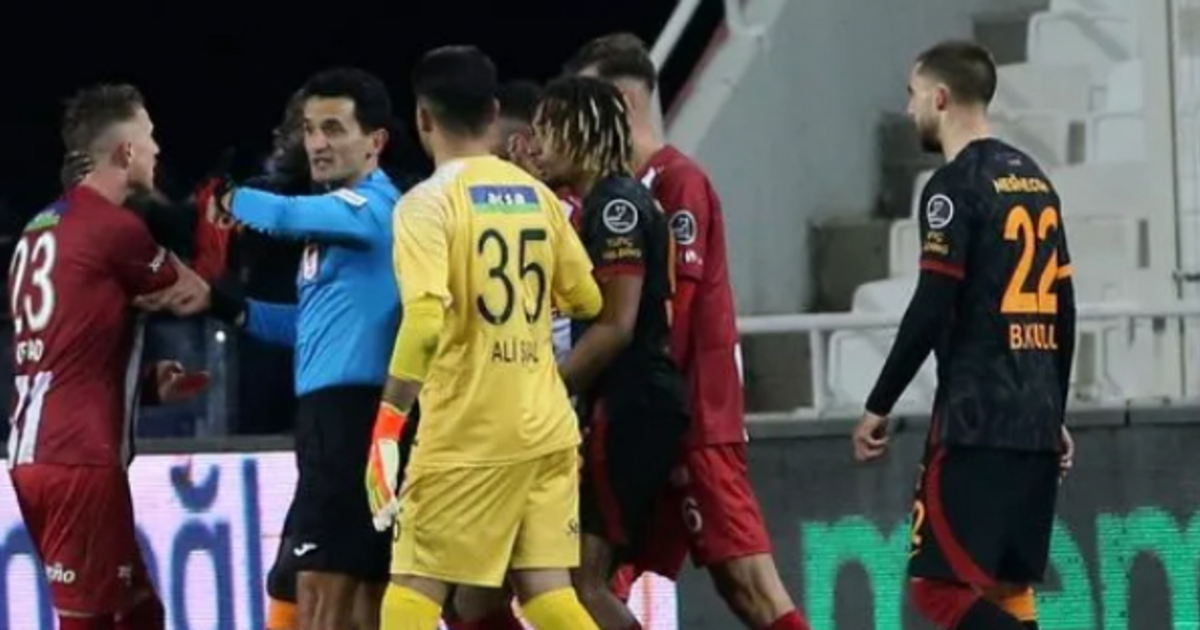 Atletico Madrid'in Espanyol Karşısındaki Sıkıntılı Maçı: Hakem Skandalı Atletico Madrid'in Espanyol Karşısındaki Sıkıntılı Maçı: Hakem Skandalı