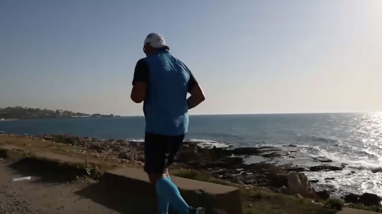 Australian Foot Race: Man Sets Record For Fastest Crossing Australian Foot Race: Man Sets Record For Fastest Crossing