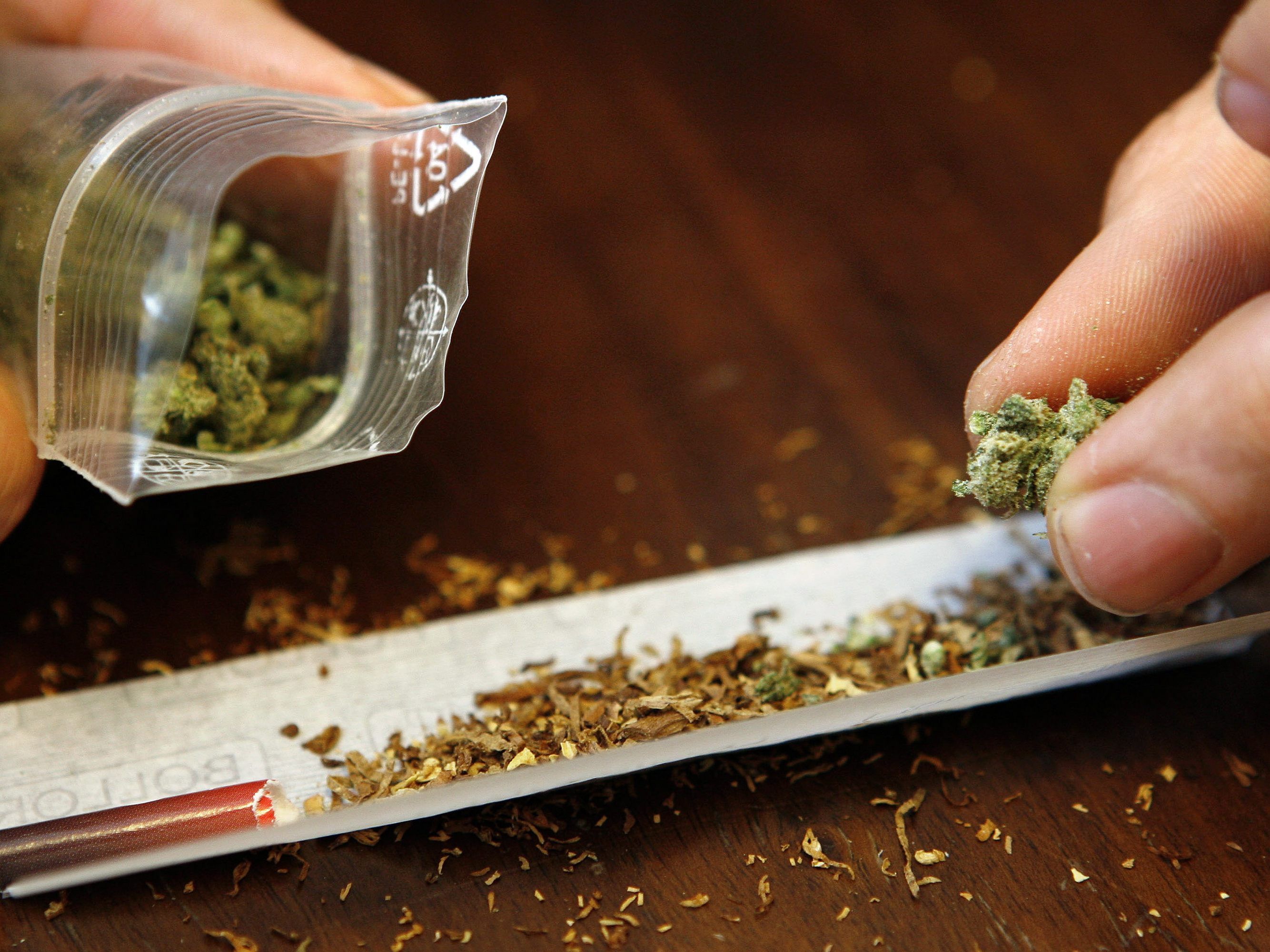 Bayern: Verdacht Auf Drogenhandel – Frau Verkaufte Marihuana In Automatenkiosk Bayern: Verdacht Auf Drogenhandel – Frau Verkaufte Marihuana In Automatenkiosk
