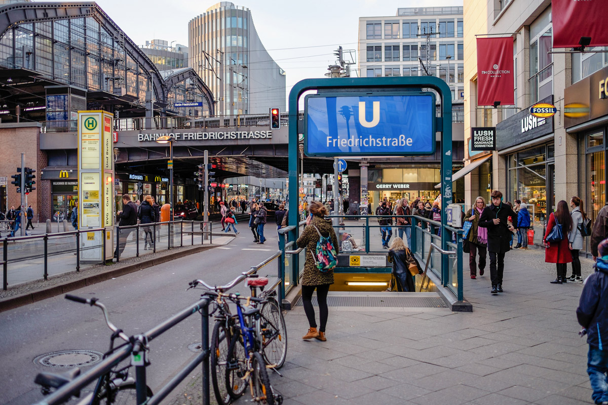 Berlin U-Bahn Stations: Techno DJs On The Platform?