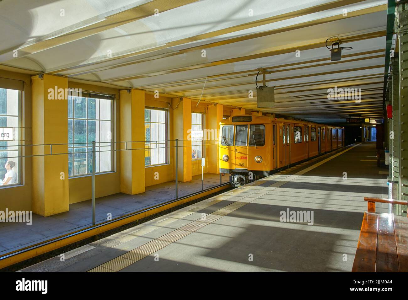 Berlin U-Bahn: Techno DJs Could Soon Take Over Stations Berlin U-Bahn: Techno DJs Could Soon Take Over Stations