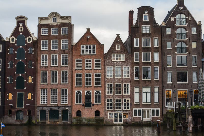 Betaalbare Huizen Nederland? Analyse Van De Standpunten Van ABN Amro En GeenStijl. Betaalbare Huizen Nederland? Analyse Van De Standpunten Van ABN Amro En GeenStijl.