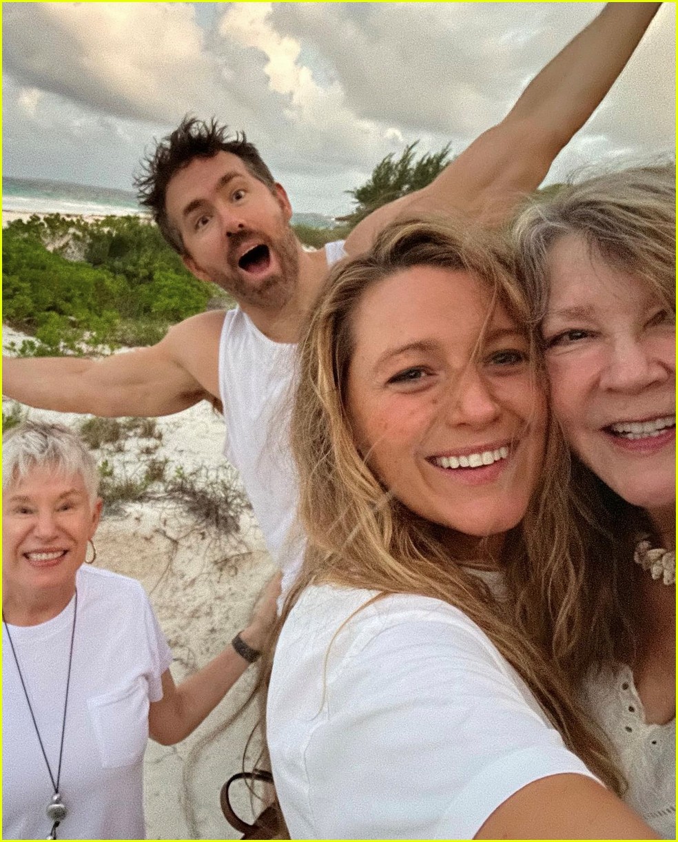 Blake Shelton's Family Vacation: A Glimpse Into Their Luxurious Trip Blake Shelton's Family Vacation: A Glimpse Into Their Luxurious Trip