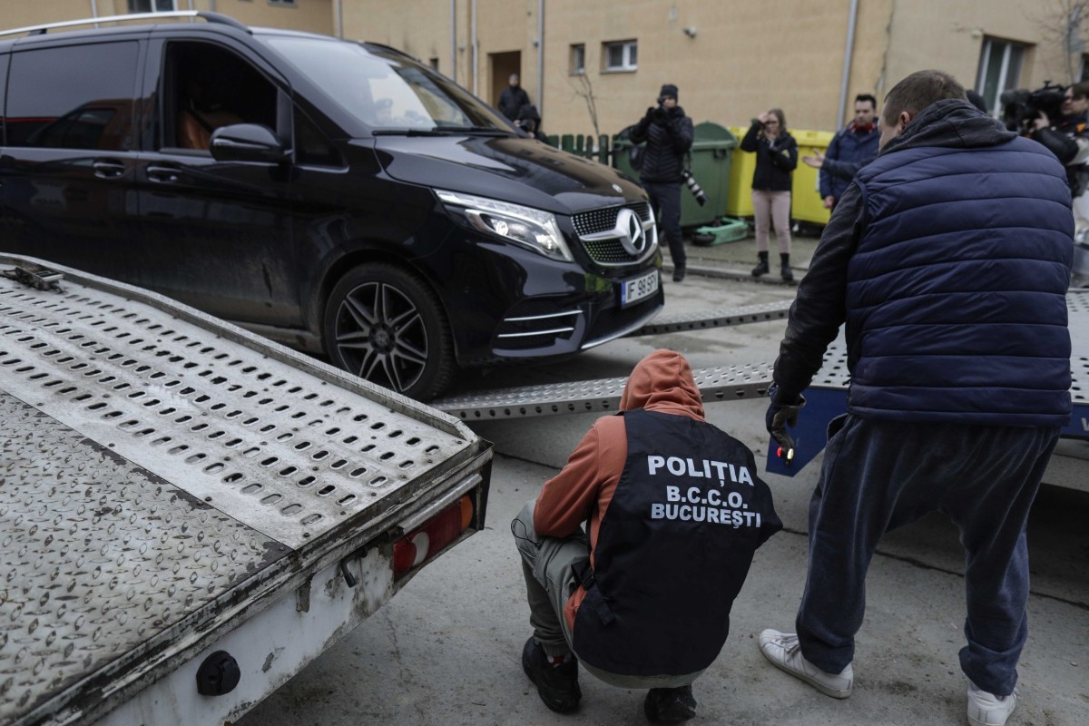 Bolidul De Milioane De Euro Al Fraților Tate: Momentele Cheie Ale Paradei Prin București Bolidul De Milioane De Euro Al Fraților Tate: Momentele Cheie Ale Paradei Prin București