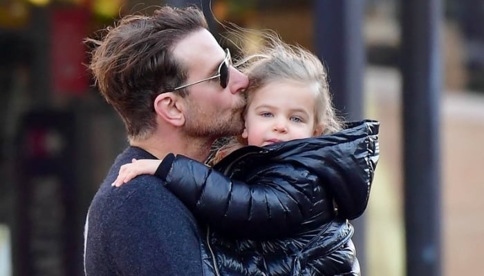 Bradley Cooper's Daughter Lea In Green: Super Bowl 2025 Appearance Bradley Cooper's Daughter Lea In Green: Super Bowl 2025 Appearance