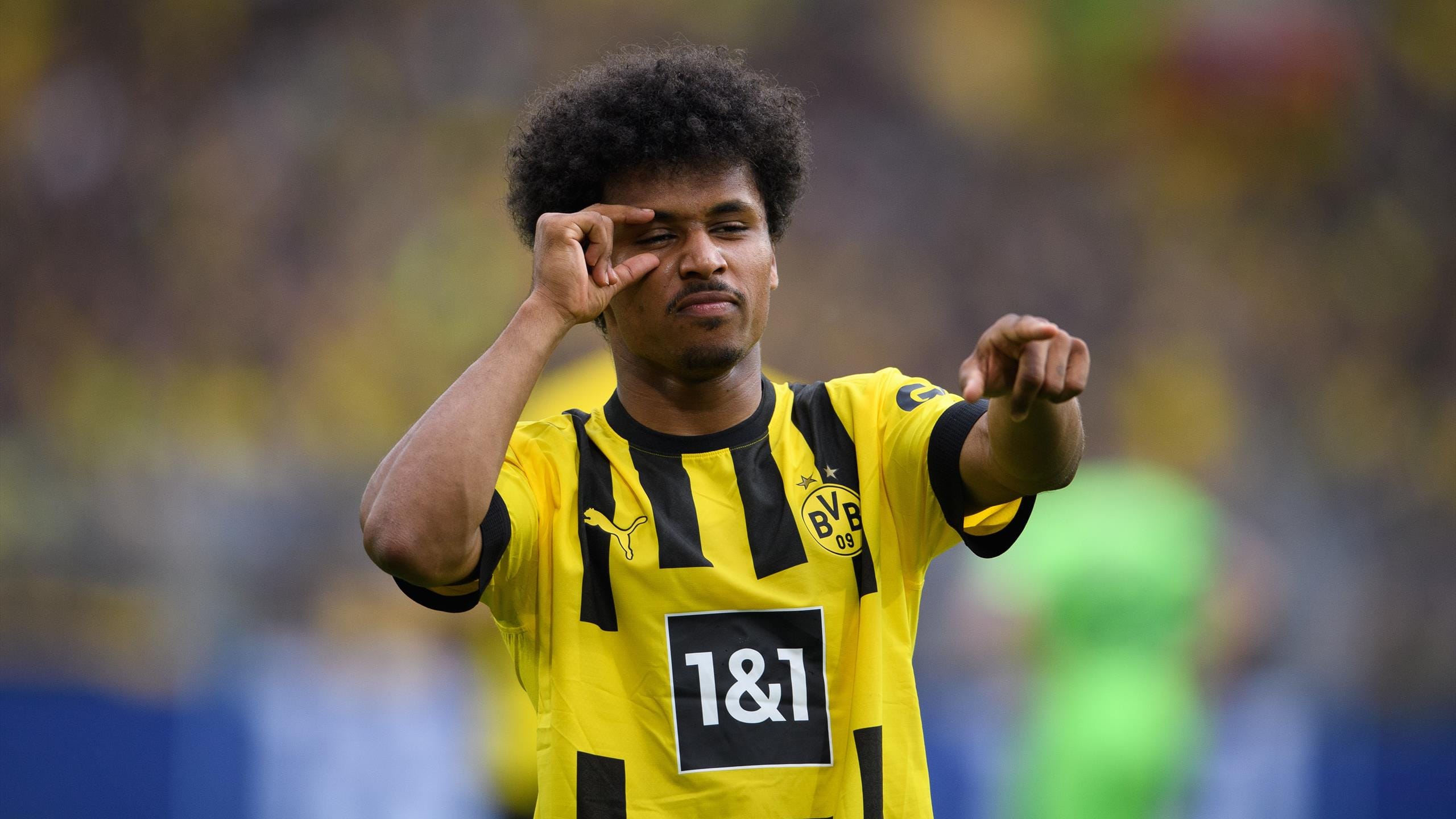 BVB-Profi Adeyemi: Eleganz Und Fußball In Dortmund BVB-Profi Adeyemi: Eleganz Und Fußball In Dortmund
