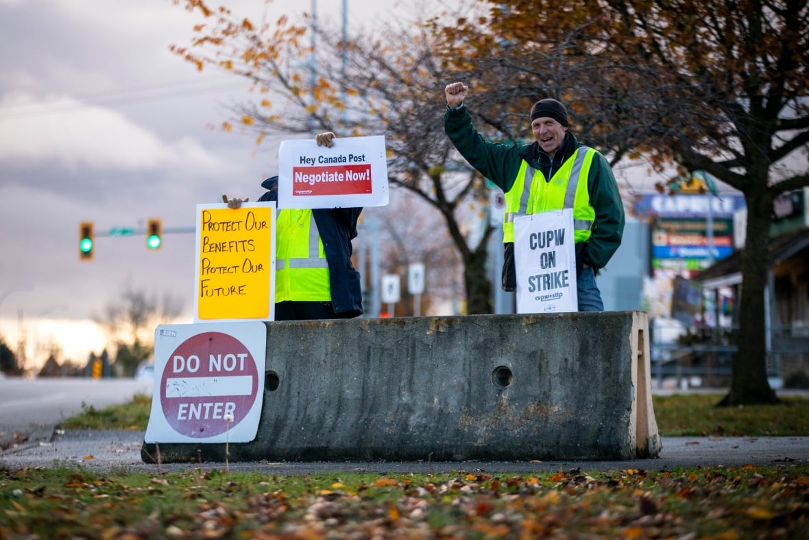 Canada Post Strike Fears: How Will Customers React? Canada Post Strike Fears: How Will Customers React?