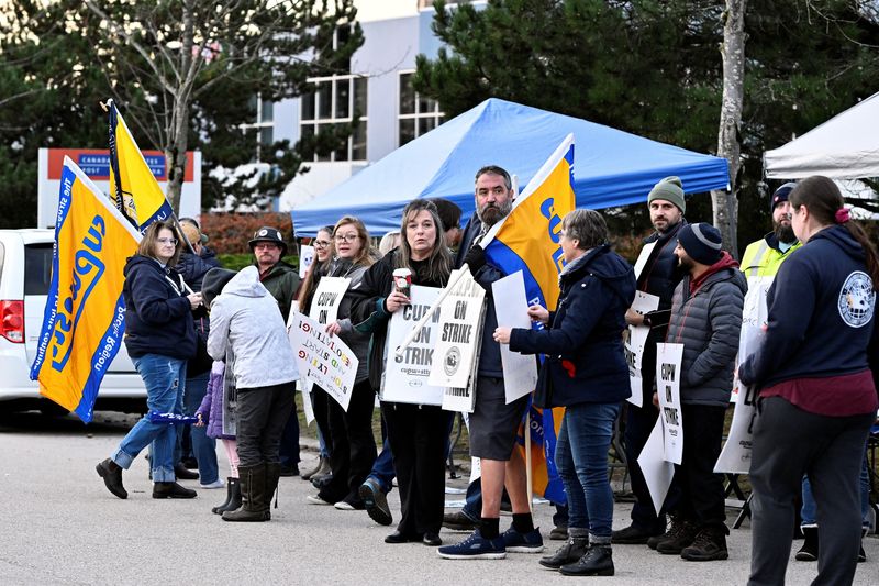 Canada Post Workers' Strike: A Critical Time For Businesses Canada Post Workers' Strike: A Critical Time For Businesses