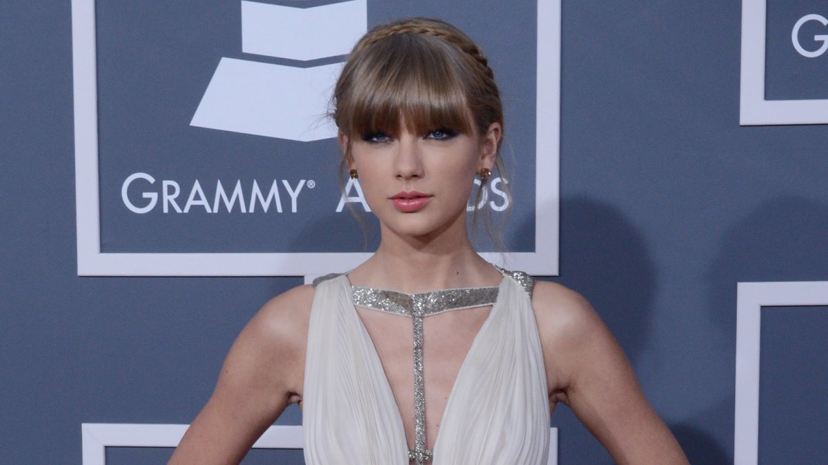 Carrie Underwood And Taylor Swift: A Source Reveals The Truth Behind Their Feud Carrie Underwood And Taylor Swift: A Source Reveals The Truth Behind Their Feud