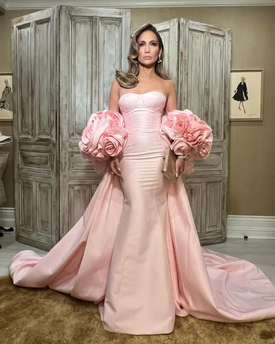 CBS Announces Jennifer Lopez As Host For 2025 AMAs CBS Announces Jennifer Lopez As Host For 2025 AMAs