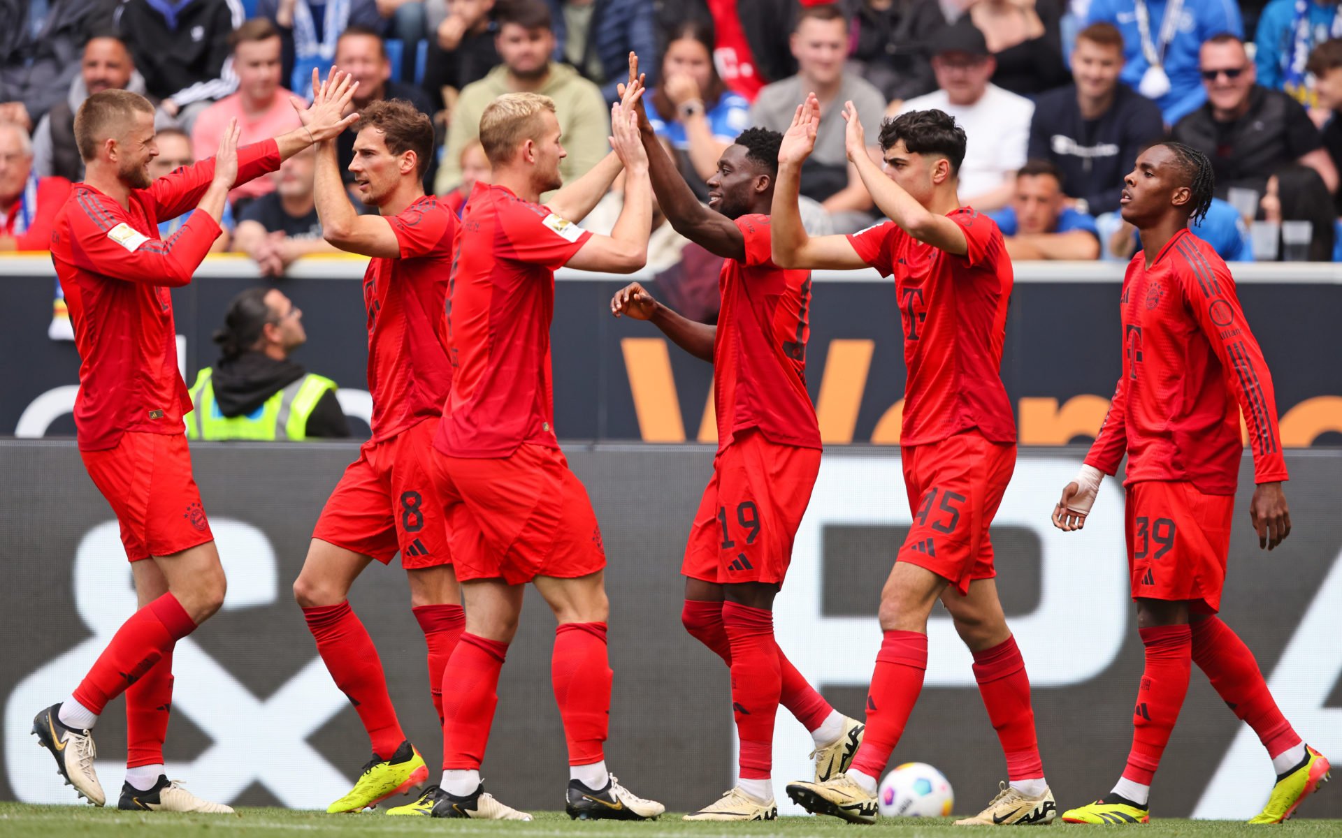 Chelsea Hold Initial Talks With Top Premier League Striker Chelsea Hold Initial Talks With Top Premier League Striker