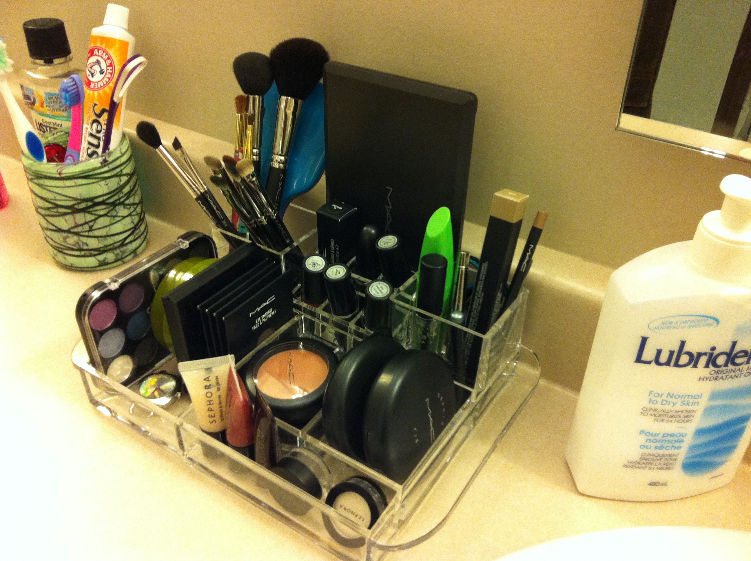 Choosing The Right Makeup Organiser For Your Needs Choosing The Right Makeup Organiser For Your Needs