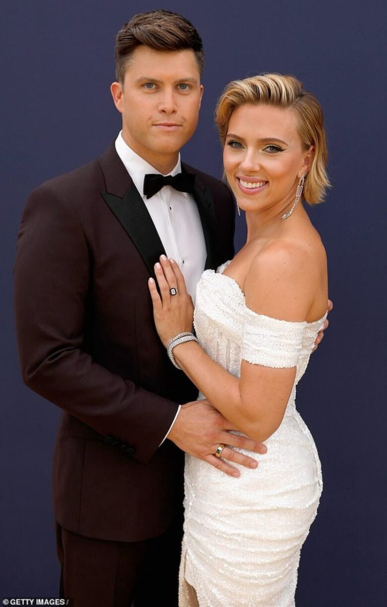 Colin Jost And Scarlett Johansson's Income Discrepancy: Public Reaction And Discussion Colin Jost And Scarlett Johansson's Income Discrepancy: Public Reaction And Discussion