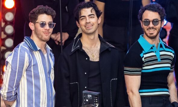 Couple Fights Over Joe Jonas; His Reaction Is Epic Couple Fights Over Joe Jonas; His Reaction Is Epic