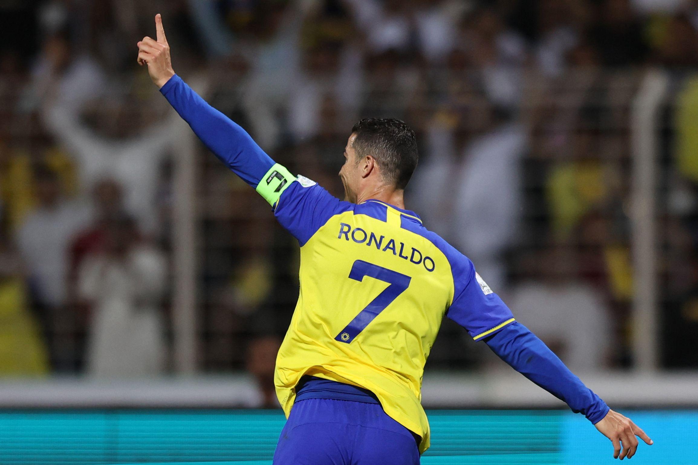 Cristiano Ronaldo'nun Al Nassr Macerası Başlıyor: 2 Yıllık Sözleşme Cristiano Ronaldo'nun Al Nassr Macerası Başlıyor: 2 Yıllık Sözleşme