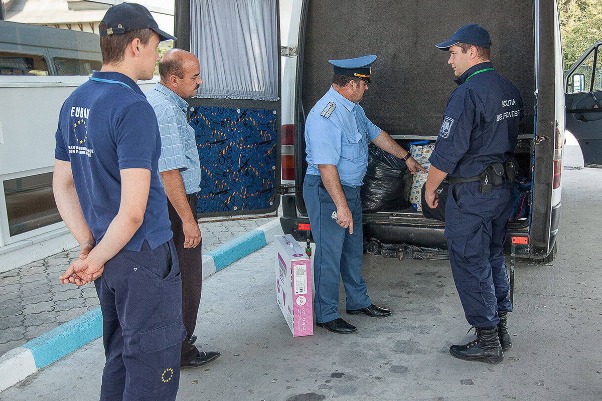 Cross-Border Mechanisms For Effective Crime Fighting Cross-Border Mechanisms For Effective Crime Fighting