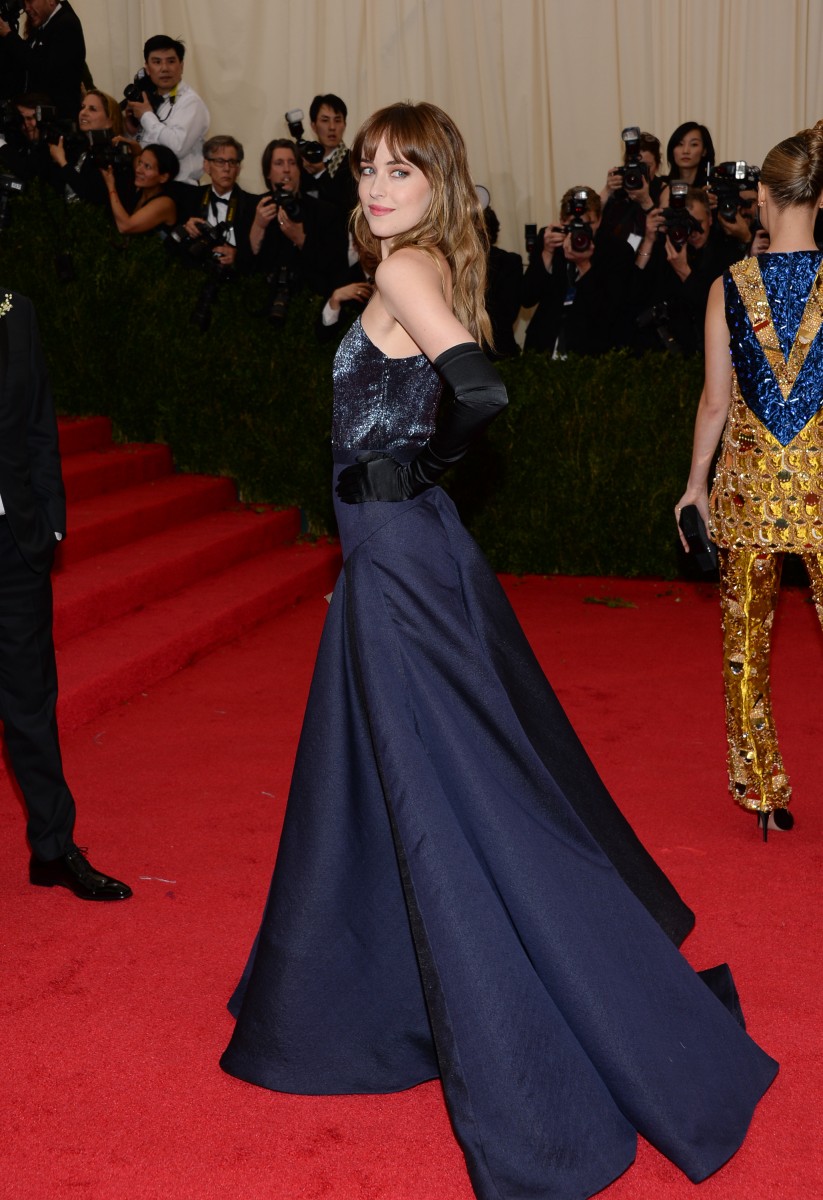 Dakota Johnson Ir Kraujingos Plintos Nuotraukos: Paaiškinimas Dakota Johnson Ir Kraujingos Plintos Nuotraukos: Paaiškinimas