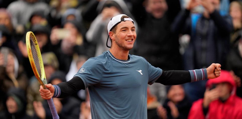 De Minaur's Madrid Open Campaign Ends In Straight-Sets Loss De Minaur's Madrid Open Campaign Ends In Straight-Sets Loss