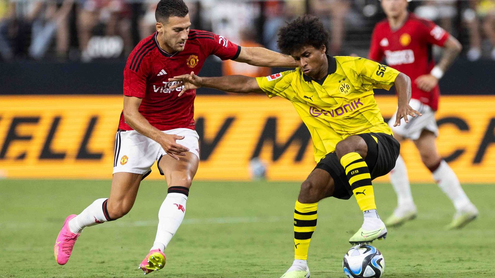 DFB-Star Adeyemi: Stilsicher In Dortmund (BVB) DFB-Star Adeyemi: Stilsicher In Dortmund (BVB)