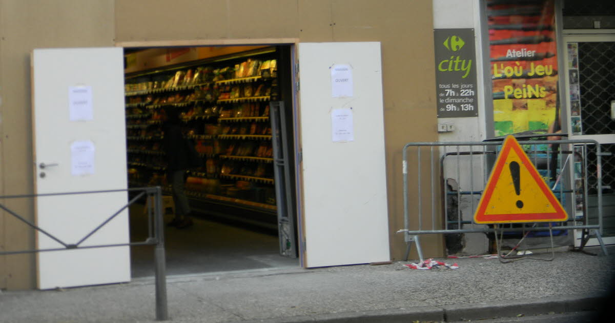 Dijon : Véhicule Projeté Contre Un Mur Rue Michel-Servet - Le Conducteur Se Dénonce Dijon : Véhicule Projeté Contre Un Mur Rue Michel-Servet - Le Conducteur Se Dénonce
