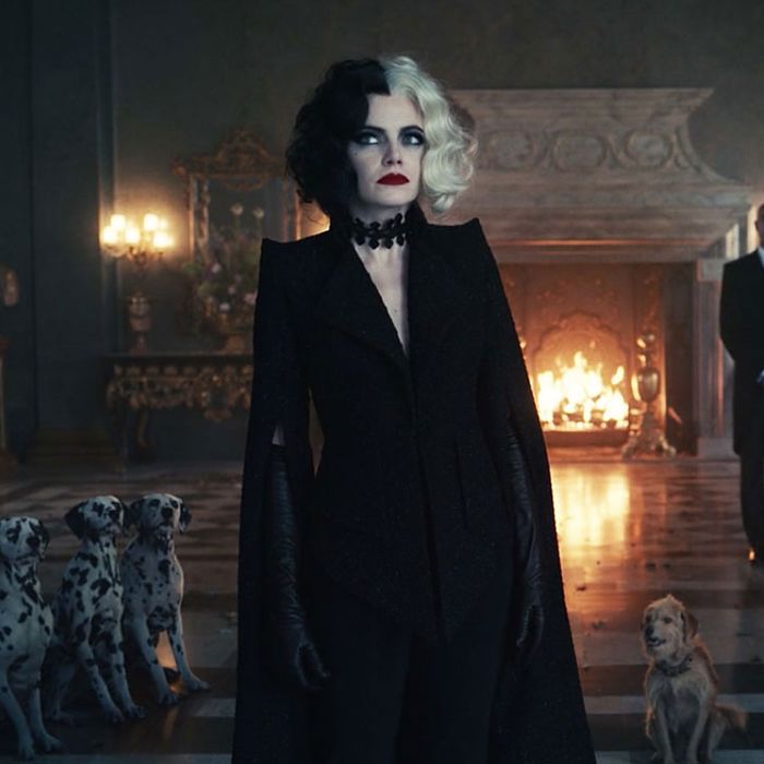 Disney's Cruella: A Glimpse Into Emma Stone And Emma Thompson's Confrontation Disney's Cruella: A Glimpse Into Emma Stone And Emma Thompson's Confrontation