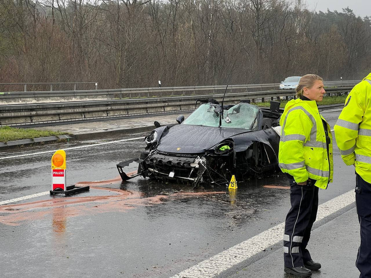 Dodelijk Ongeval A67: Onderzoek Naar Drievoudige Aanrijding Bij Grashoek Dodelijk Ongeval A67: Onderzoek Naar Drievoudige Aanrijding Bij Grashoek