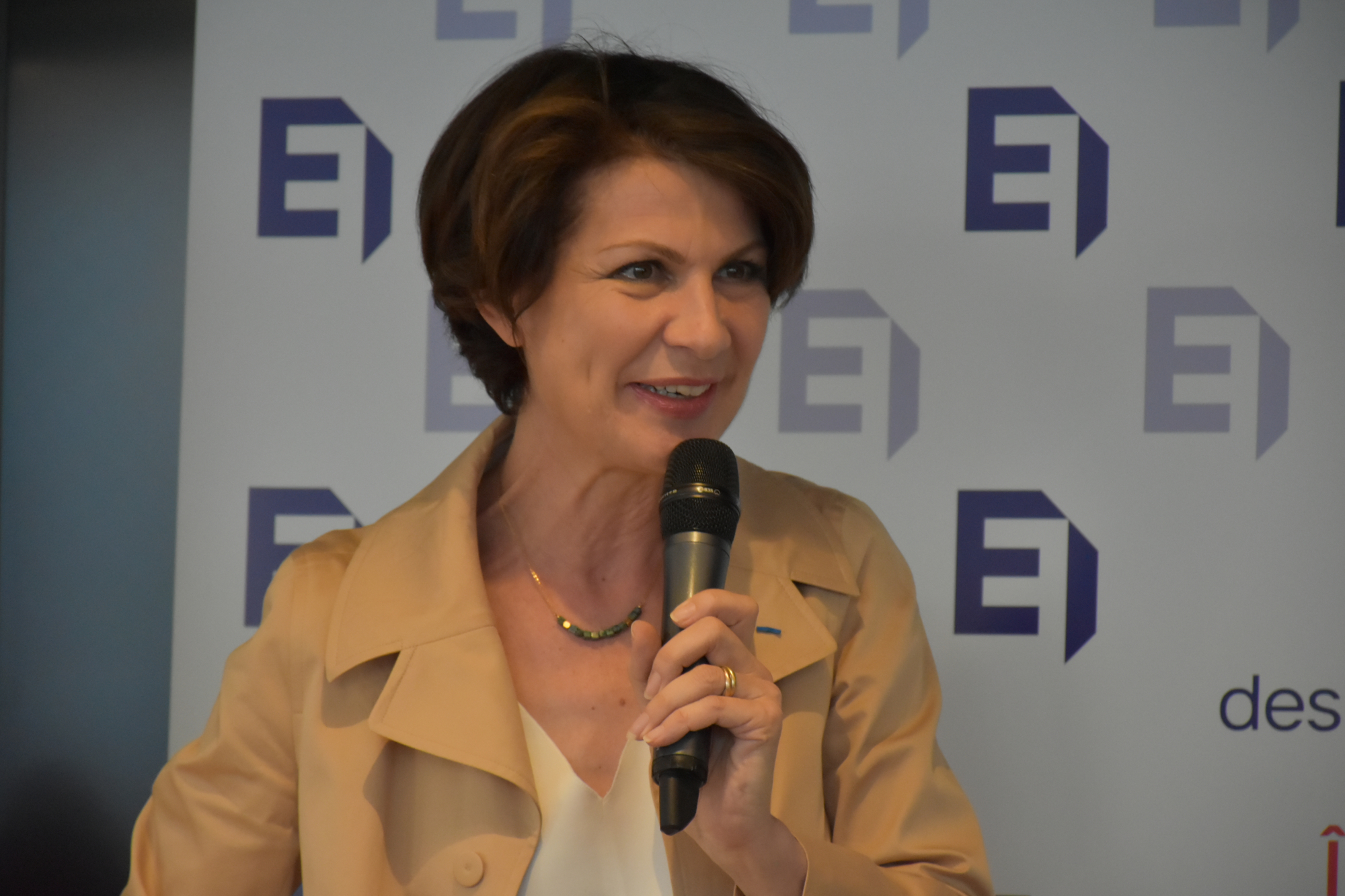 Dominique Carlach : Une Étude Approfondie De Sa Carte Blanche Dominique Carlach : Une Étude Approfondie De Sa Carte Blanche