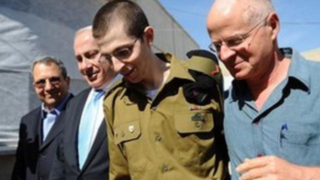 Drama Pertukaran Tahanan: Satu Tentara Israel Vs 1.027 Tahanan Palestina Drama Pertukaran Tahanan: Satu Tentara Israel Vs 1.027 Tahanan Palestina
