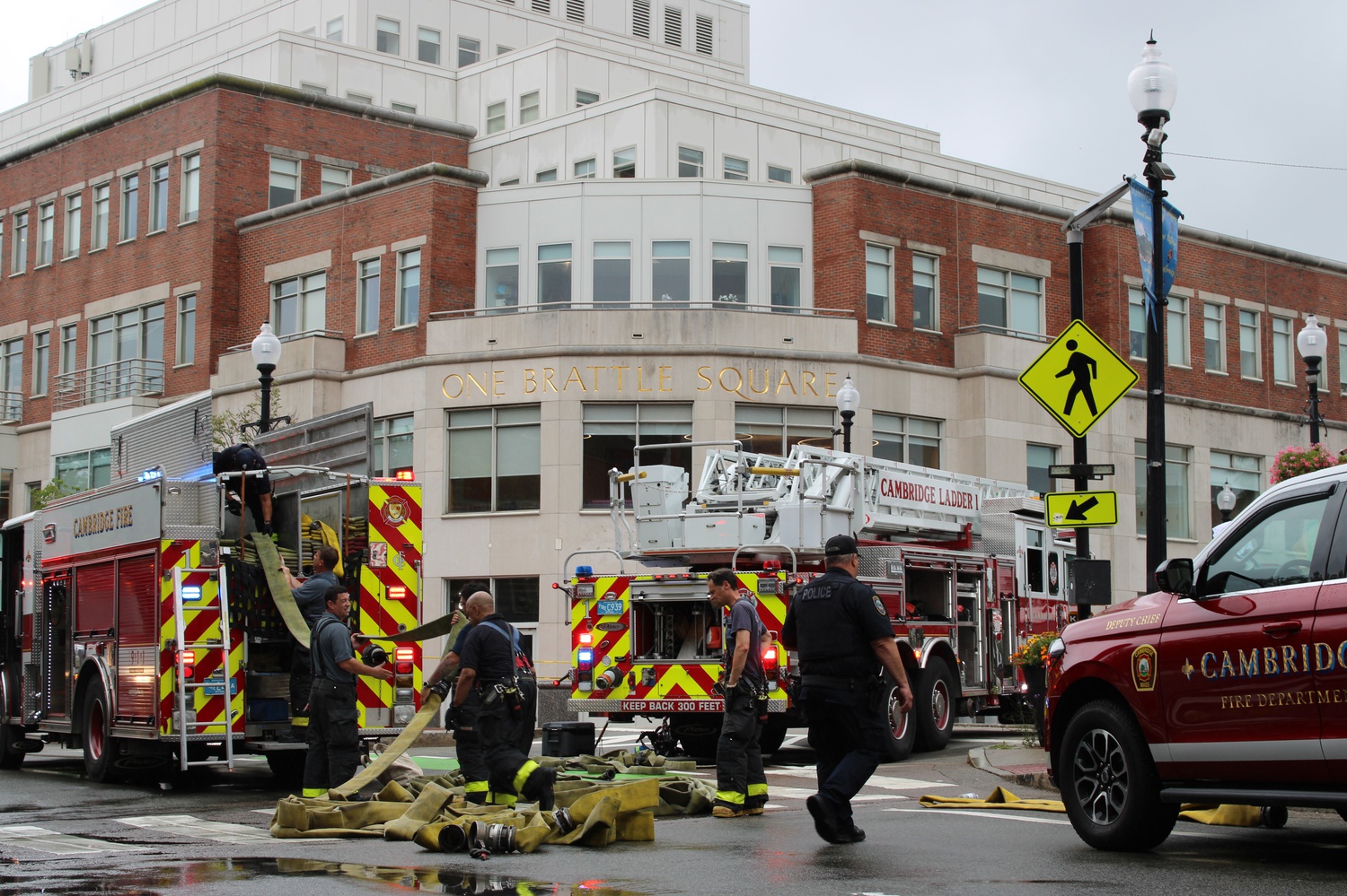 Dramatic Escape: Family Flees Manhole Explosion Dramatic Escape: Family Flees Manhole Explosion
