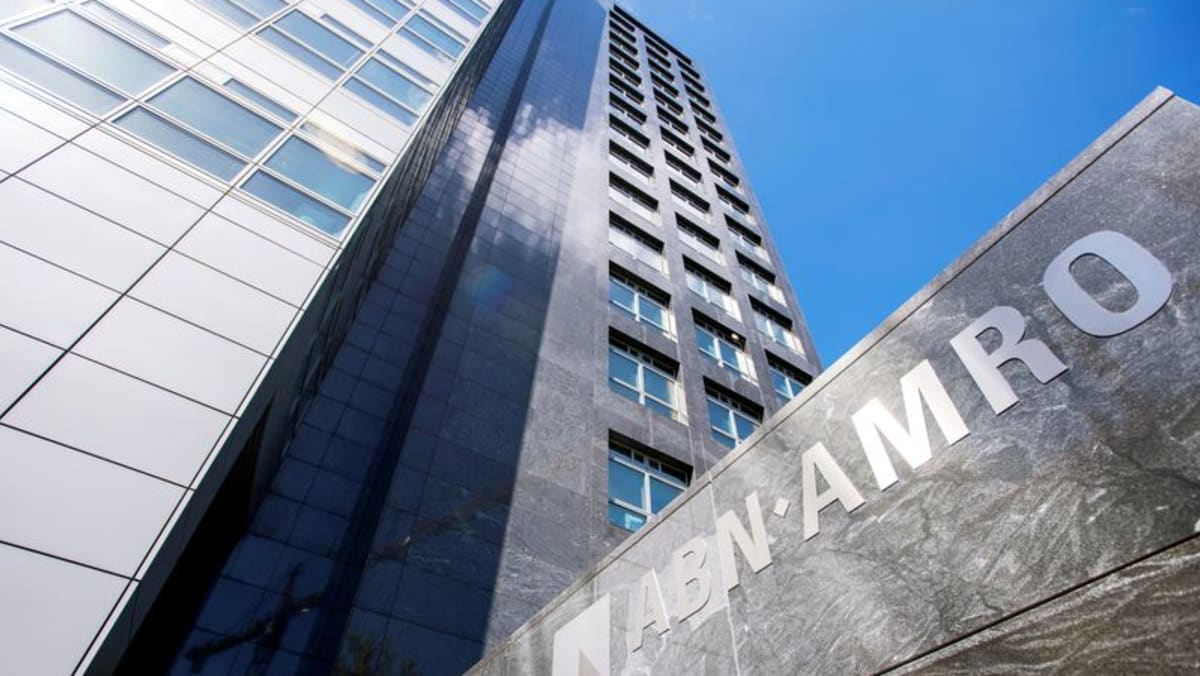 Dutch Central Bank To Fine ABN Amro? Concerns Over Executive Bonuses Dutch Central Bank To Fine ABN Amro? Concerns Over Executive Bonuses