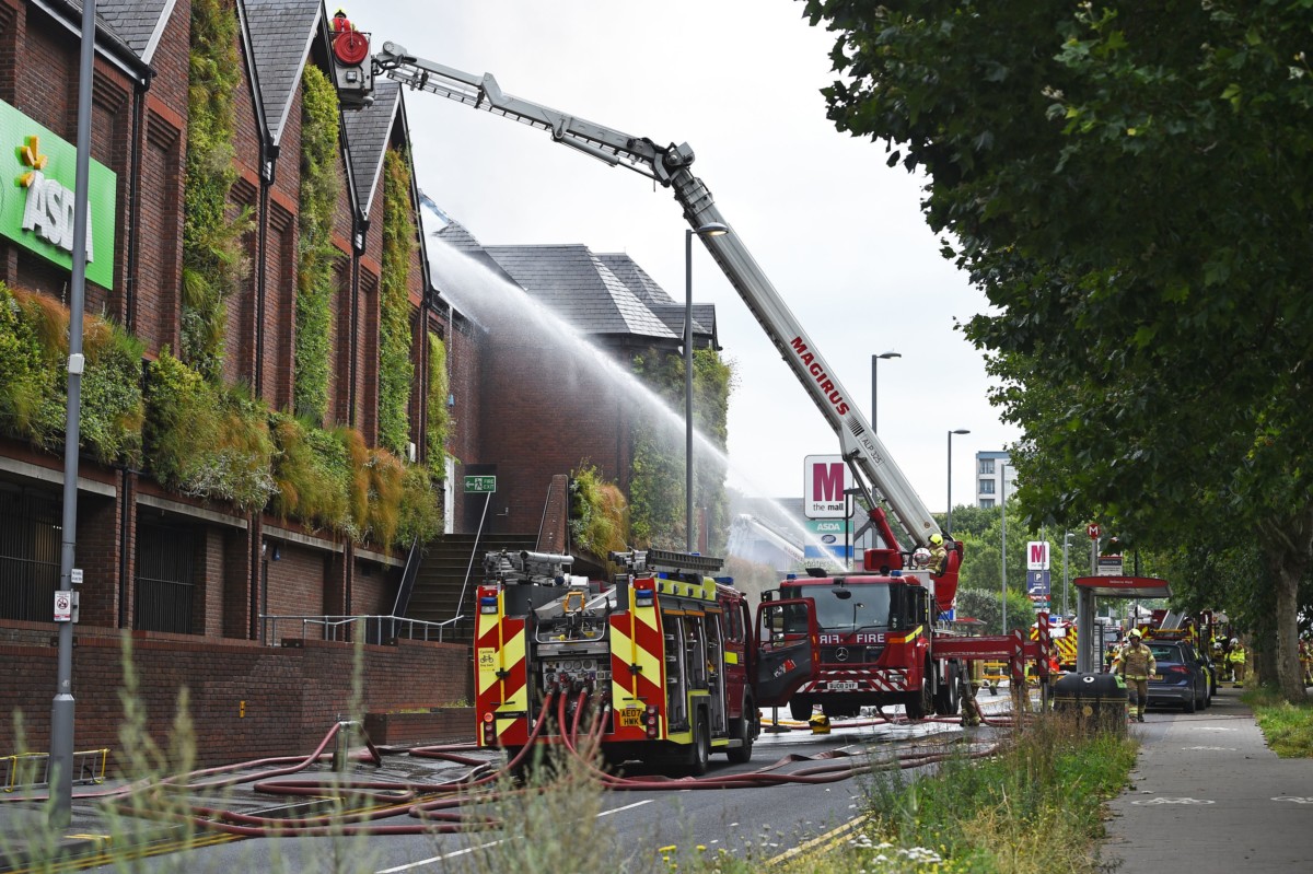 East London Fire: 125 Firefighters Fight Shop Blaze East London Fire: 125 Firefighters Fight Shop Blaze