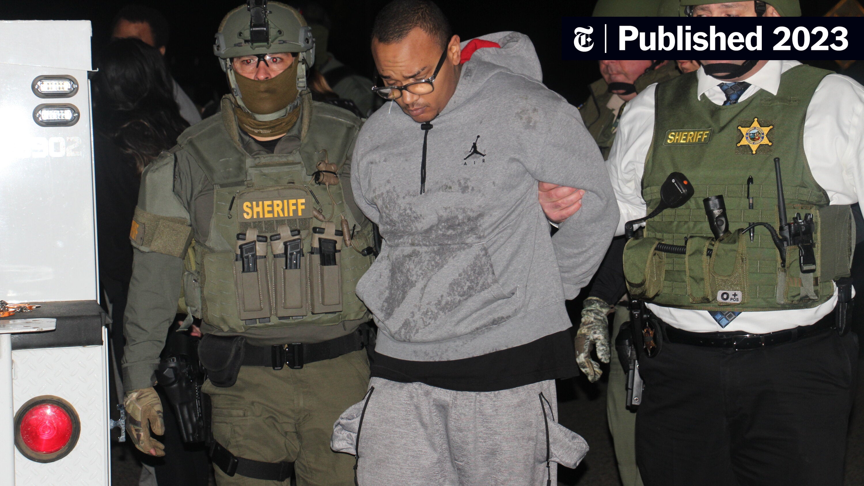 Eight-Hour Standoff In Seattle Ends In Two Arrests: Shooting Investigation Eight-Hour Standoff In Seattle Ends In Two Arrests: Shooting Investigation