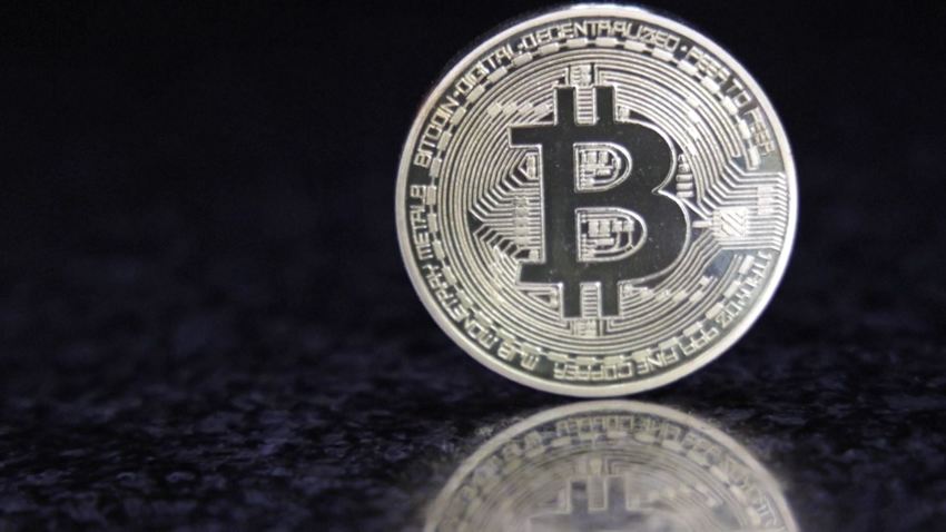 디지털 금화 돌풍: 달러 약세에 비트코인 가격 상승, 코인 ETF 투자 열기 디지털 금화 돌풍: 달러 약세에 비트코인 가격 상승, 코인 ETF 투자 열기