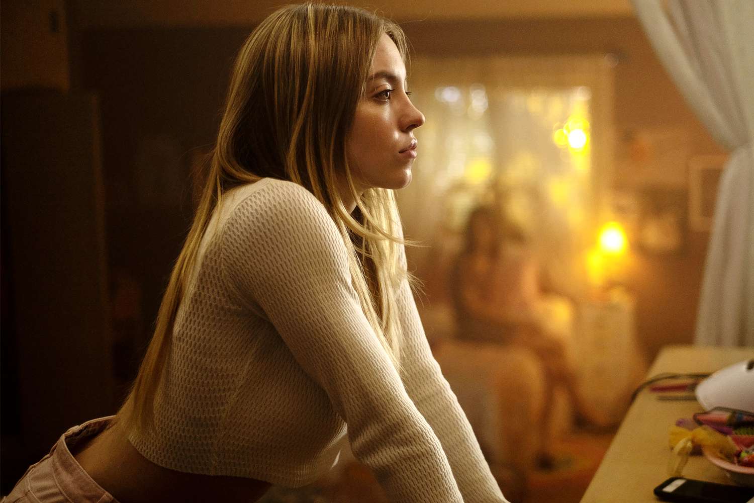 Euphoria Season 3: First Look At Cassie's Wedding Dress And Potential Husband Euphoria Season 3: First Look At Cassie's Wedding Dress And Potential Husband